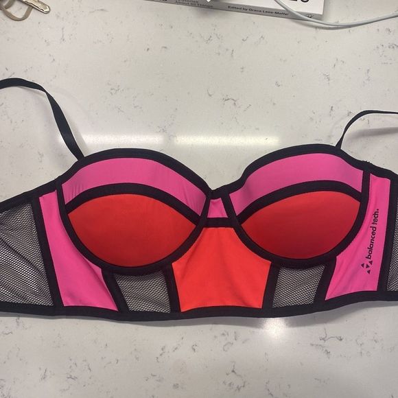 BALANCED TECH COLOUR BLOCKED SWIM TOP/sport bra. Sz MED. BNWOT - Picture 6 of 11